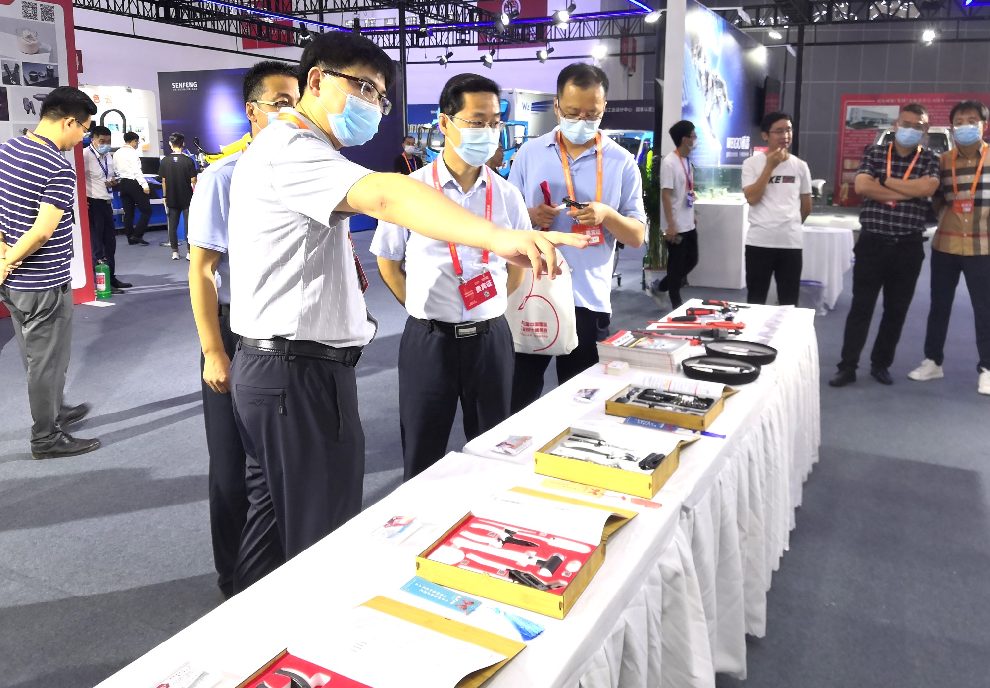 集團(tuán)公司工業(yè)設(shè)計(jì)中心榮獲“國(guó)家級(jí)工業(yè)設(shè)計(jì)中心”稱號(hào)(圖5) 降價(jià).jpg