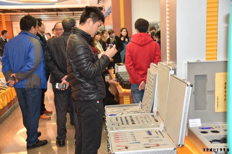 山東網(wǎng)記者采訪團(tuán)_12.JPG “工匠精神 山東制造”全媒體采訪團(tuán)蒞臨威力工具(圖9)